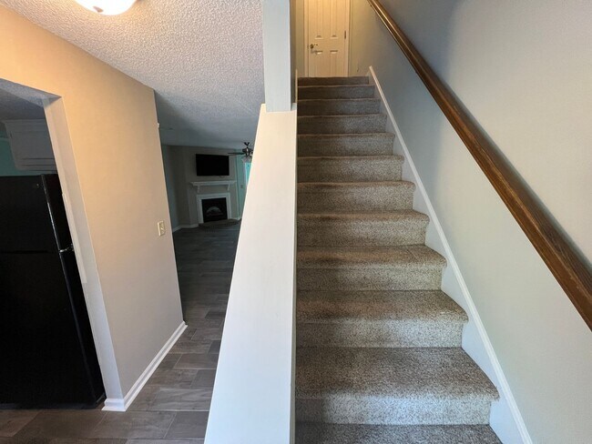 Building Photo - Stunning and Spacious 2 Bedroom, 2.5 Bath, Town Home With Sunroom and Deck!