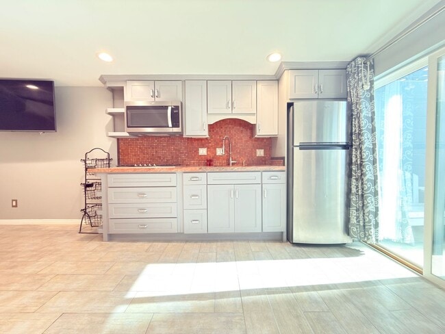 Building Photo - 341 Marie Ave