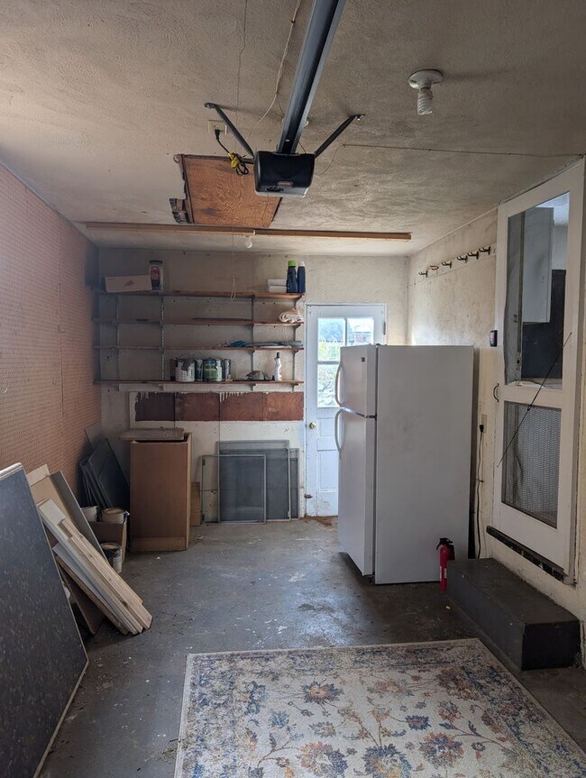 Building Photo - 4BD/2BA - University View - 1 car garage