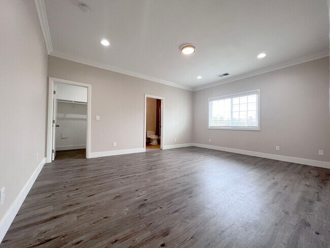 Building Photo - NEW AC - Bright & Spacious Single-Family Home with Pool