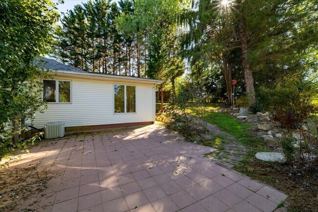 Building Photo - 1102 Mourning Dove Dr