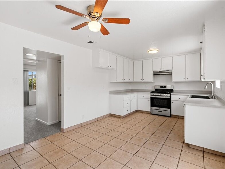 Building Photo - 2210 Gaviota Ave