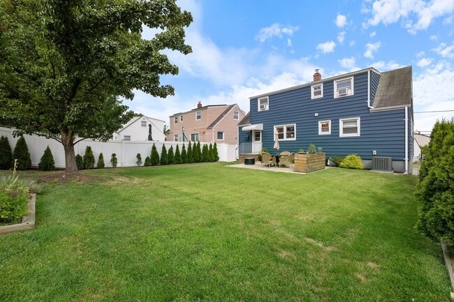Building Photo - 47 Blondel Dr