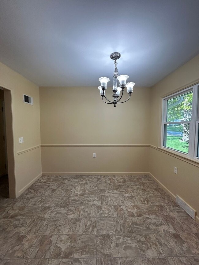Building Photo - 704 N 74th Ave