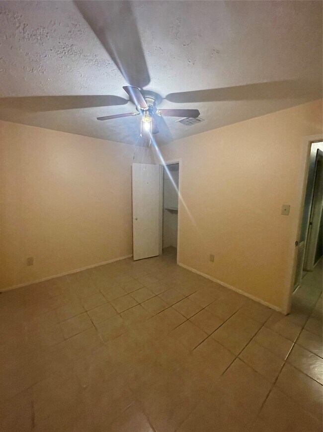 Building Photo - 10751 Corona Ln