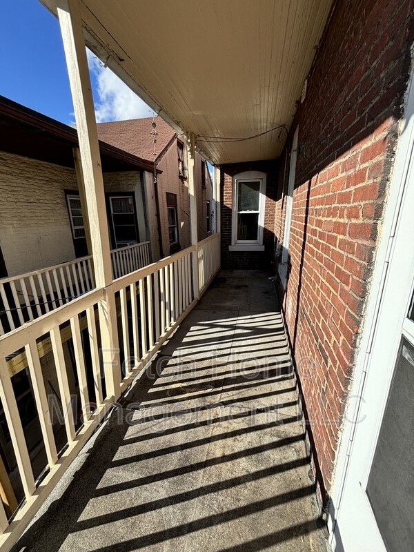 Building Photo - 818 Church St