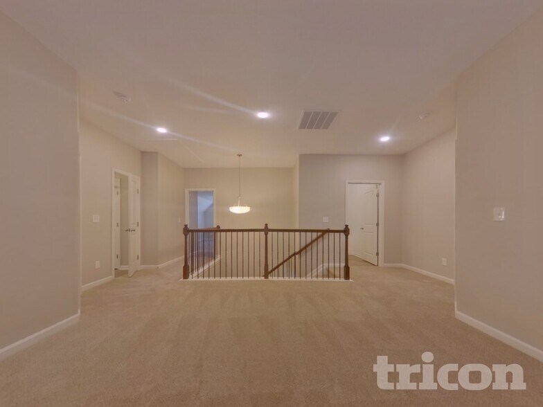 Building Photo - 218 Evergreen Way