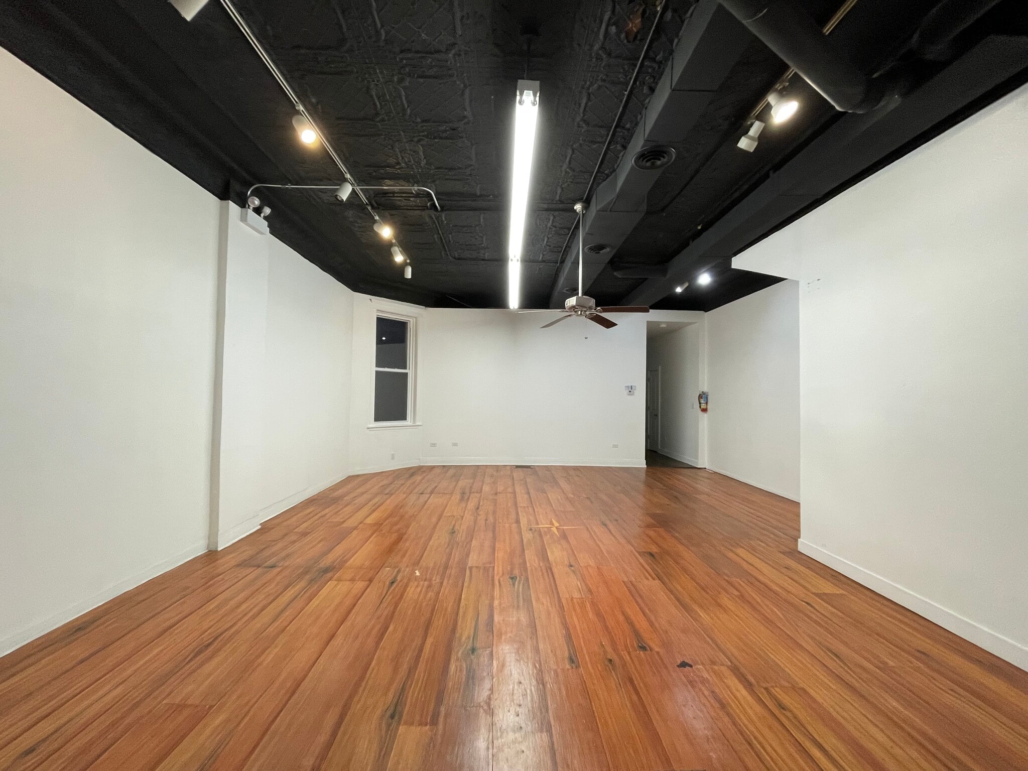 Building Photo - 3112 N California Ave