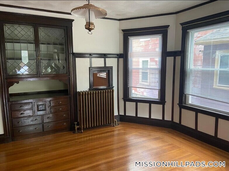 Building Photo - 225 Walnut Ave