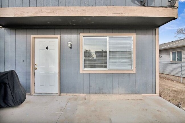 Building Photo - 3 Bed 2 Bath Townhome