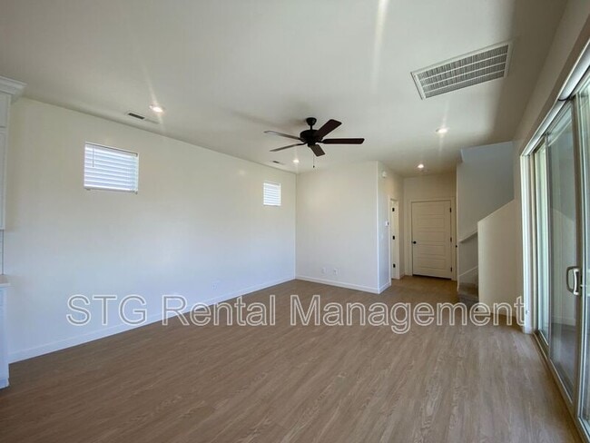 Building Photo - 767 W Scarlet Hill Dr