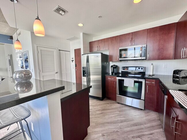 Building Photo - 300 S Australian Ave