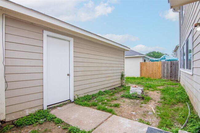 Building Photo - 20911 Young Meadows Way