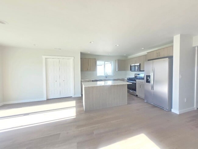 Building Photo - Beautiful Brand New home