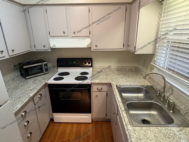 Building Photo - 5512 Hamstead Crossing