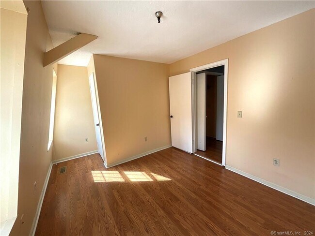 Building Photo - 1 Russell St