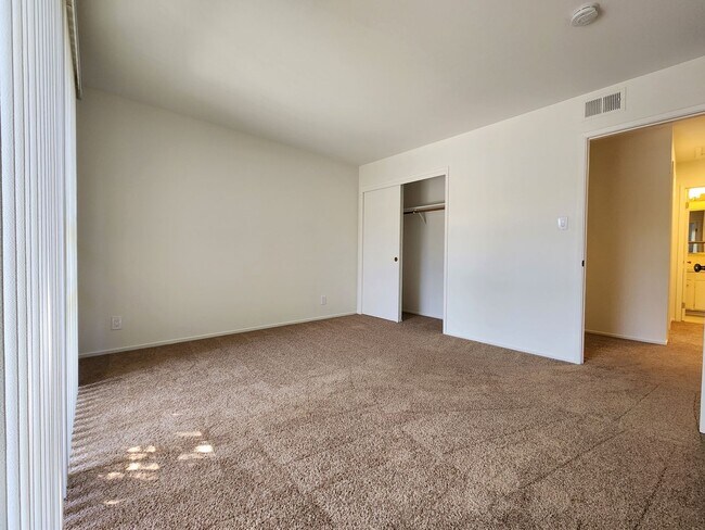 Building Photo - Updated 2br/1ba Apartment Near Downtown Palo Alto available May 9th!