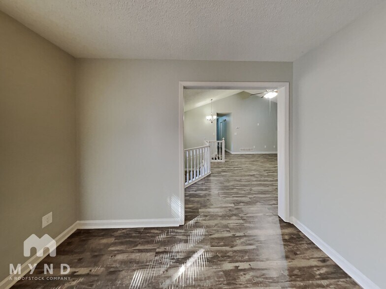 Building Photo - 3640 Willow Tree Cir