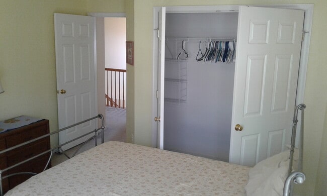 Building Photo - 1982 Brooke Farm Ct