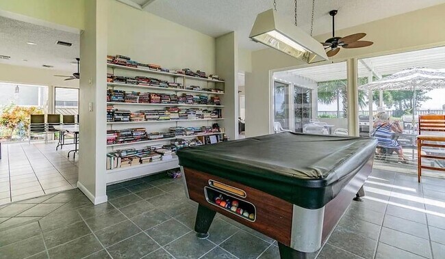 Building Photo - 621 Windrush Bay Dr