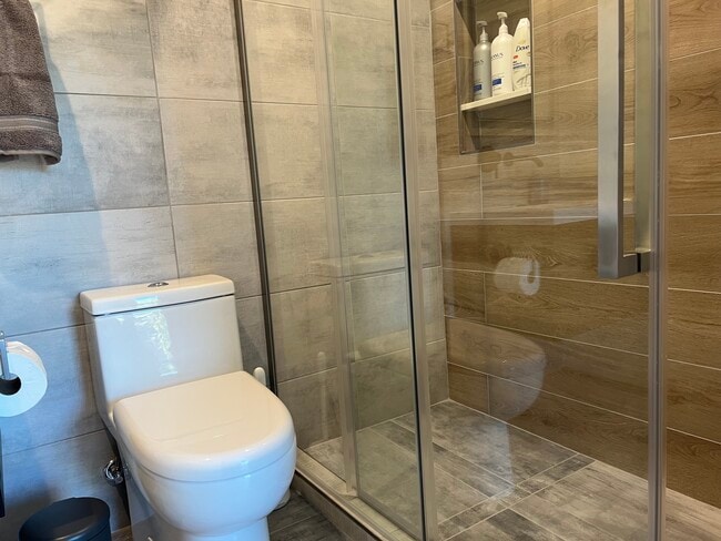 bedroom #2 en-suite bath - 392 N 7th St