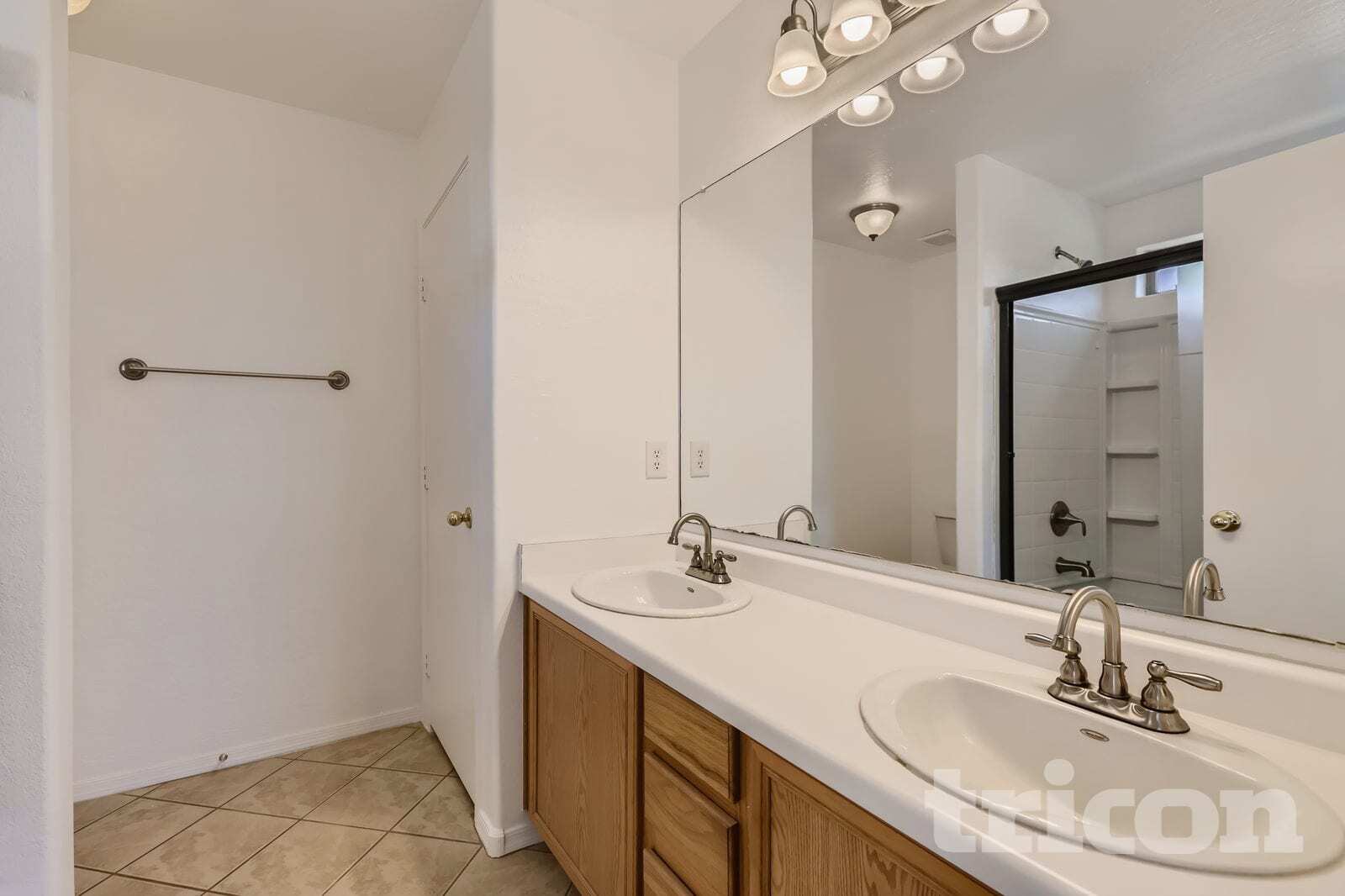 Building Photo - 924 S 240th Dr
