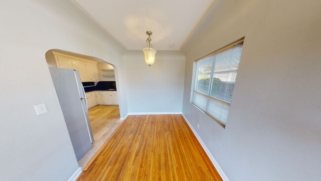 Building Photo - 4BD/3BA, Pool!! BIG house, 1800sqft!!