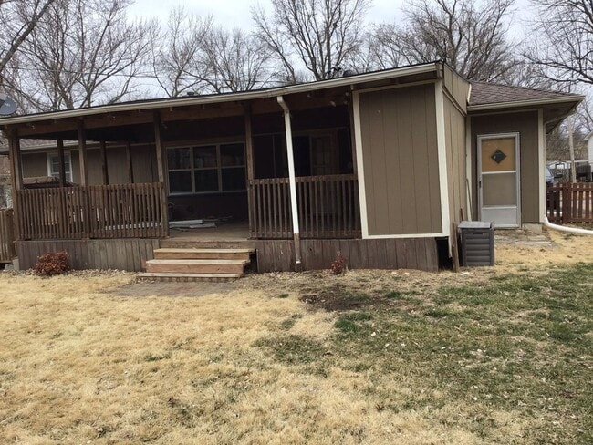 Building Photo - April Move-Ins – Reserve Now! 3 bed, 2 bath