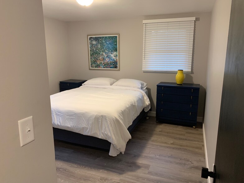 Three Fully Furnished Bedrooms - 817 Smits St