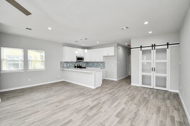 Building Photo - 5941 Southlea St