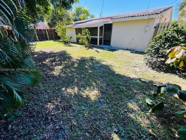 Building Photo - 5654 NE 5th Ave