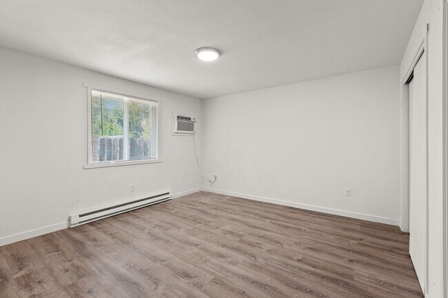 Building Photo - 1212-1214 E Boyd Ave