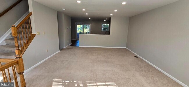 Building Photo - 8881 Goose Landing Cir