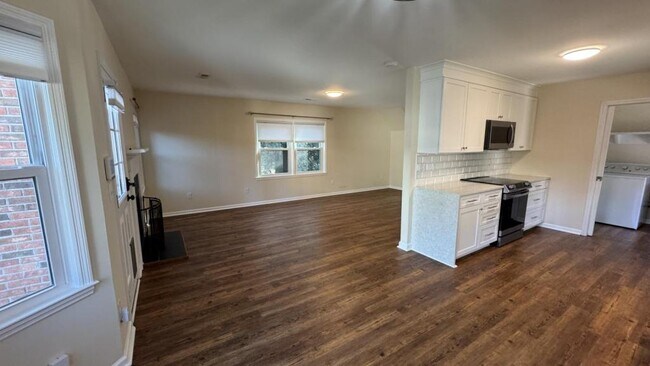 Building Photo - 1024 Plantation Ct