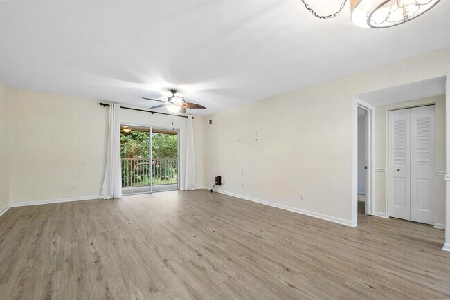 Building Photo - 18081 SE Country Club Dr