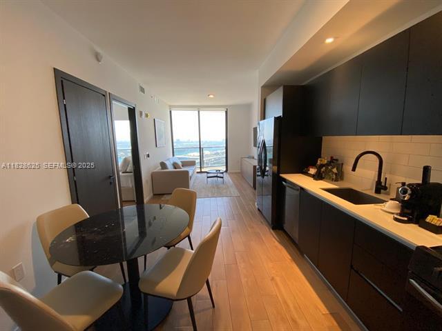 Building Photo - 398 NE 5th St