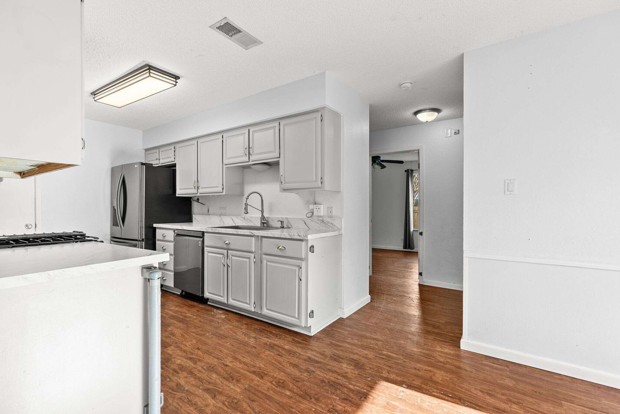 Building Photo - 1611 Somerset Dr