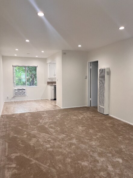 Building Photo - 251 N El Molino Ave
