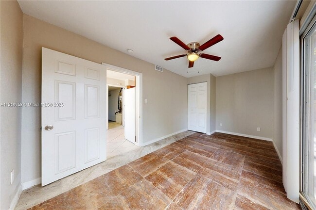 Building Photo - 841 SW 63rd Ave