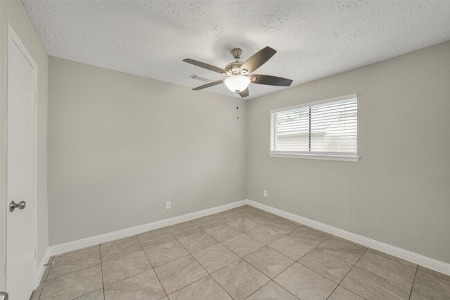 Building Photo - 21211 Park Mt Dr