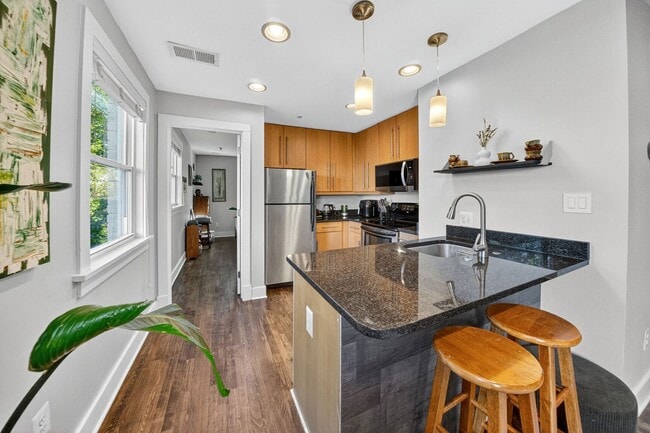 Building Photo - Modern 1BR/1BA in the Heart of Columbia Heights
