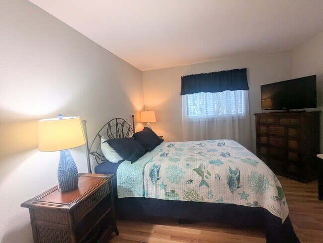 Building Photo - 1720 Lakeside Dr