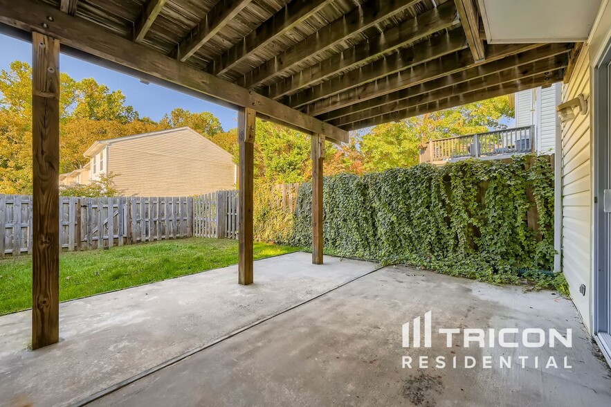Building Photo - 610 N Branch Ct