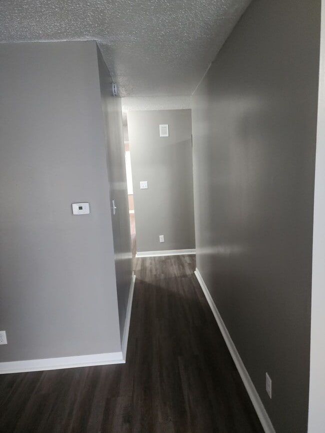 Building Photo - Newly updated 2 bedroom 1.5  bath