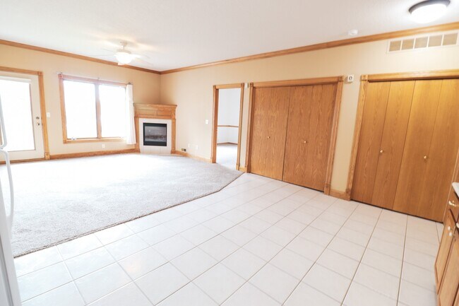 Building Photo - 1345 SE Florence Dr