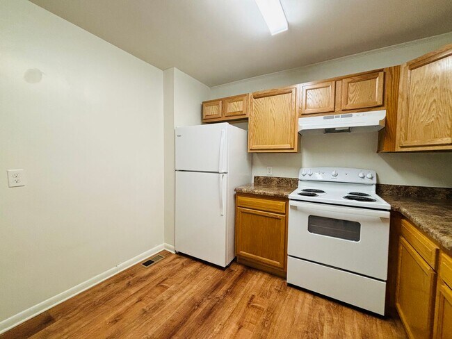 Building Photo - 215 Freestone Dr