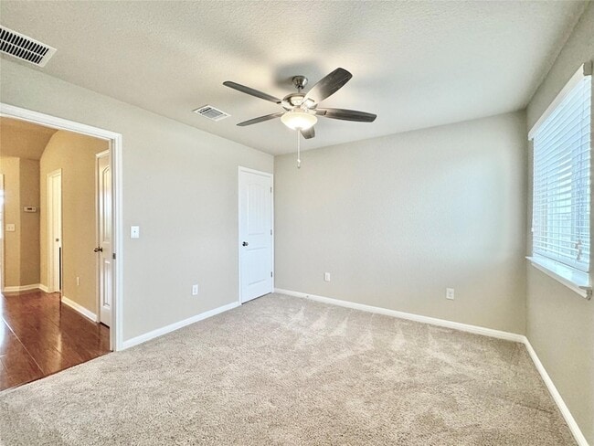 Building Photo - 407 Katmai Cir