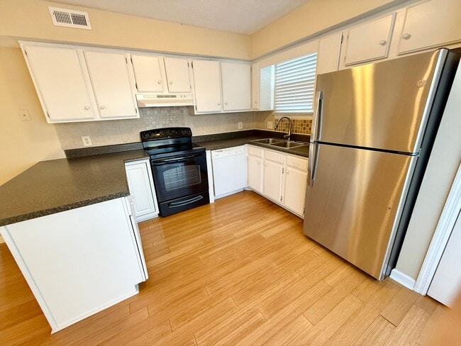Building Photo - 3 Bed 2 Bath with Amenities in Hermitage for $1650/mo!