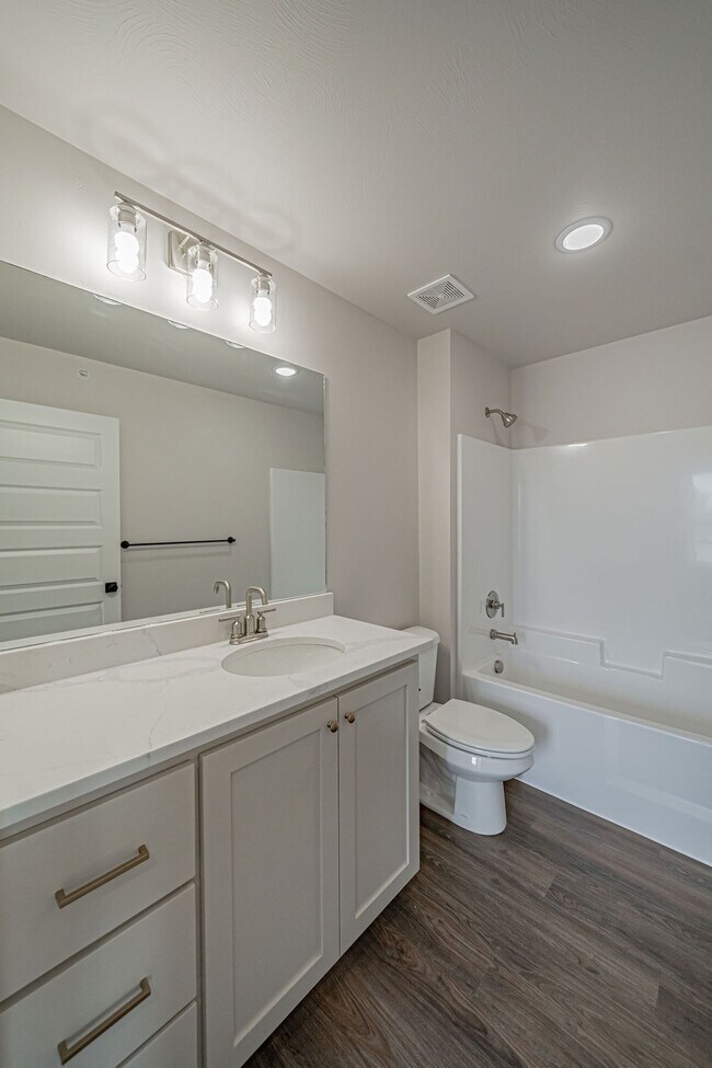 Building Photo - 2988 Huntshire Ave