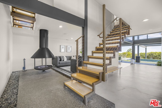 Building Photo - 9892 Beverly Grove Dr